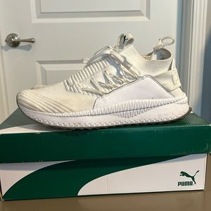 Puma sneakers been used but super comfy!